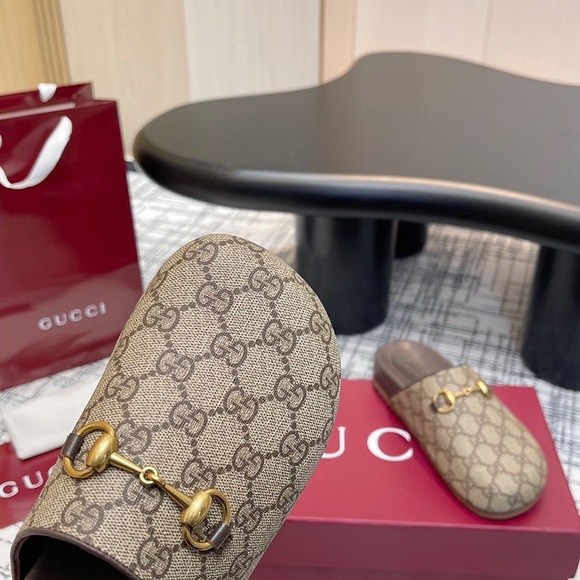 Gucci mule slippers in GG Supreme canvas - Picture 8 of 8